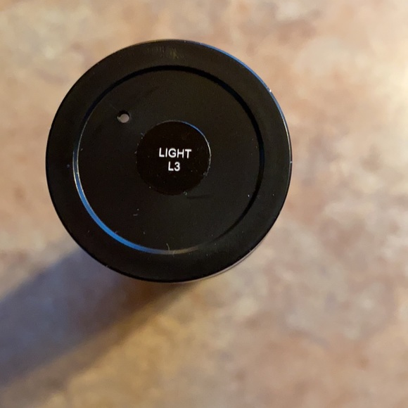 !SMASHBOX High Definition  Foundation - Picture 3 of 3